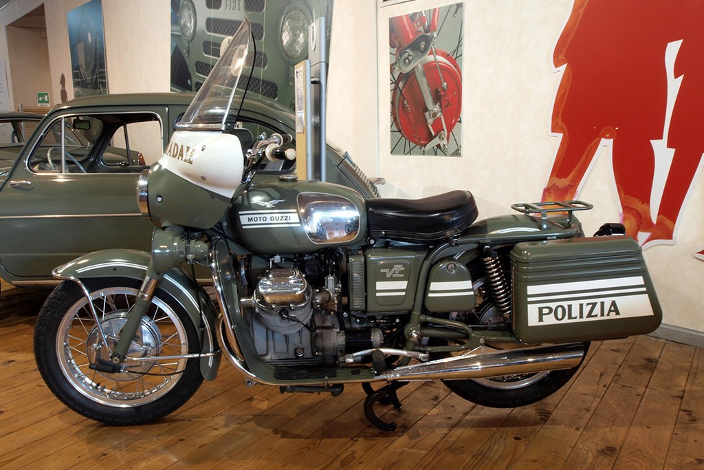 moto_guzzi_v7_polizia_stradala_moto_guzzi_v7