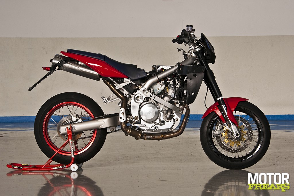 mv_agusta_f1_motard_01
