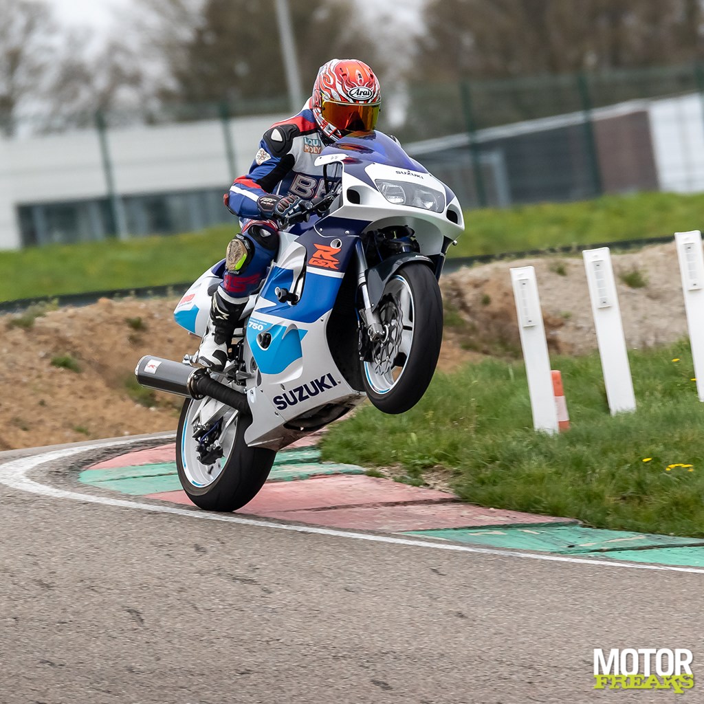 suzuki_my98_gsx-r750_srad_33