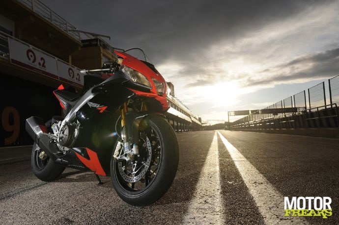 Aprilia_RSV4_Factory_14.JPG