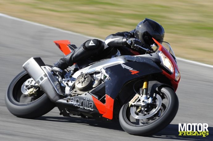 Aprilia_RSV4_Factory_33.JPG