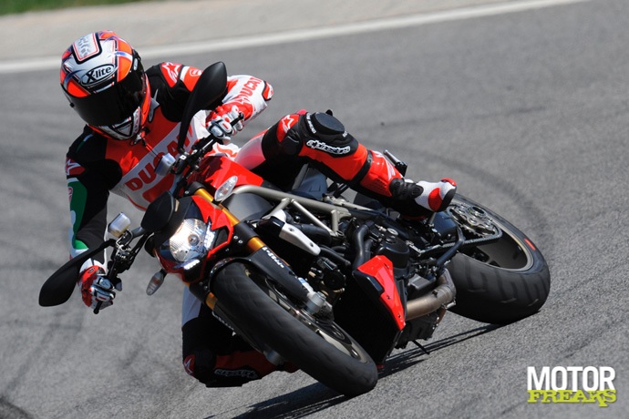 Ducati_Streetfighter_actie_3.jpg