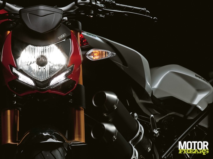 Ducati_Streetfighter_statisch_5.jpg