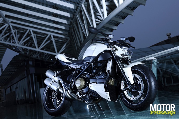 thumb_Ducati_Streetfighter_statisch_wit.jpg