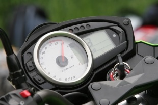 naked_600_4_7_l.jpg