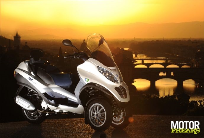 Piaggio_MP3_Hybrid_2.jpg