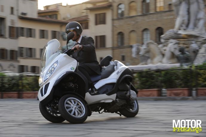 Piaggio_MP3_Hybrid_3.jpg