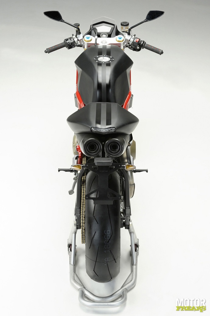 Pierobon_F042_Hstreet_Naked_6.jpg