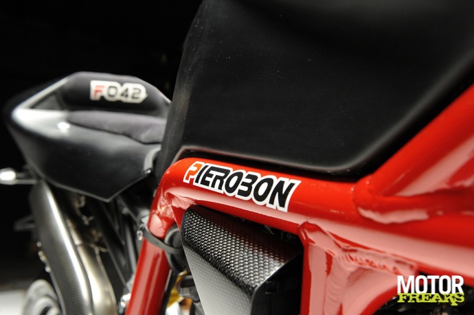 Pierobon_F042_Hstreet_Naked_7.jpg