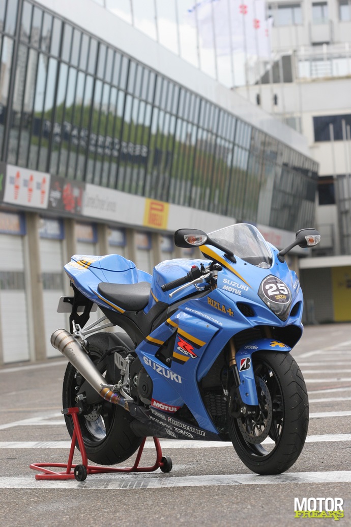Suzuki_GSX-R1000_Rizla_01.jpg