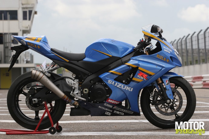 Suzuki_GSX-R1000_Rizla_02.jpg