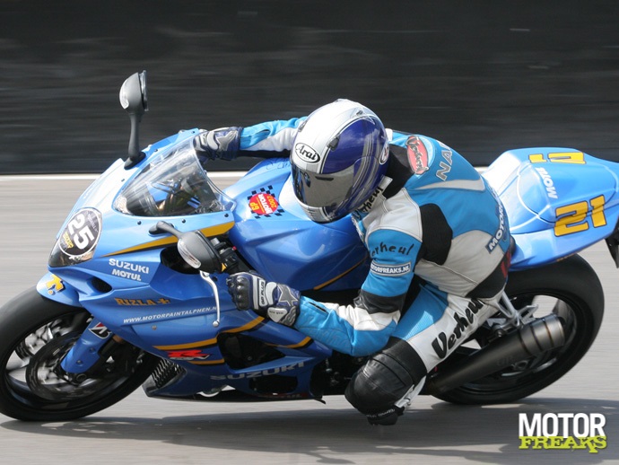 Suzuki_GSX-R1000_Rizla_08.jpg
