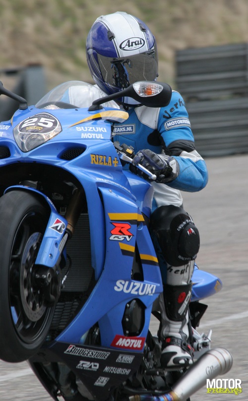 Suzuki_GSX-R1000_Rizla_12.jpg