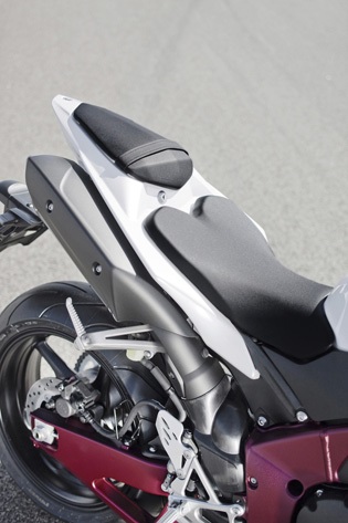 Yamaha_YZF-R1_2009_detail_kontje.jpg