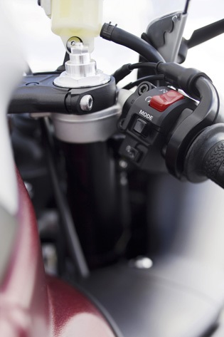 Yamaha_YZF-R1_2009_detail_mode-selector.jpg