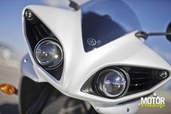 Yamaha_YZF-R1_2009_detail_neusje.jpg