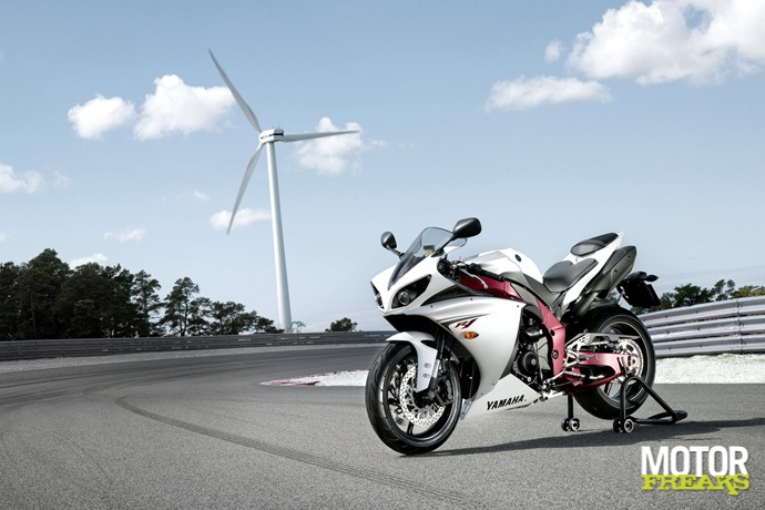Yamaha_YZF-R1_2009_statisch_2.jpg