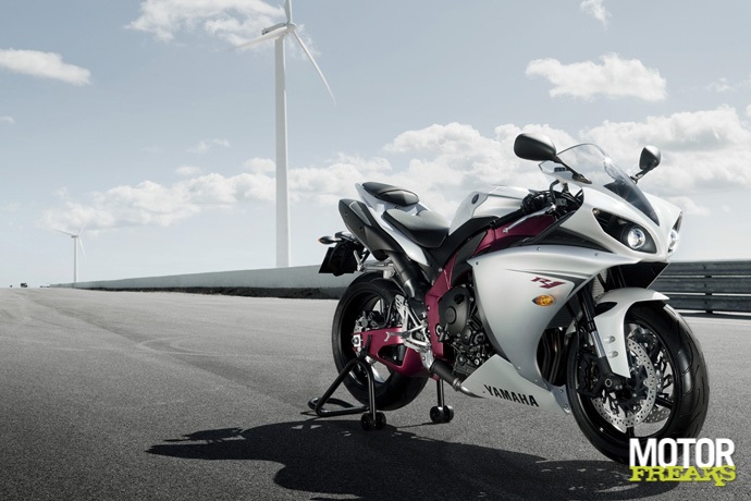 Yamaha_YZF-R1_2009_statisch_3.jpg