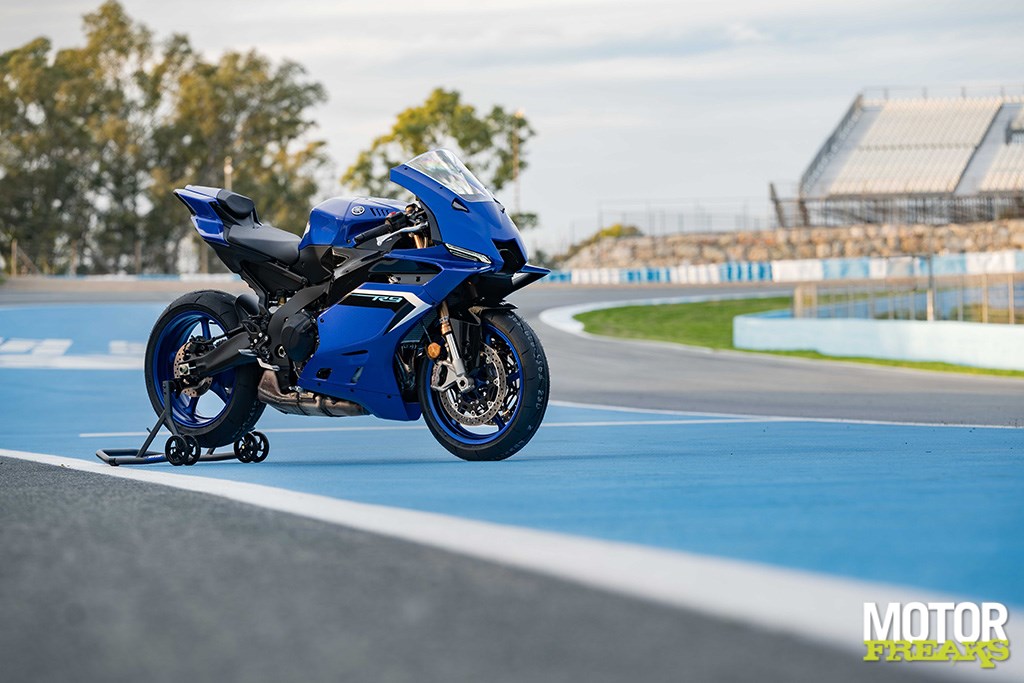 yamaha_my25_yzf-r9_02