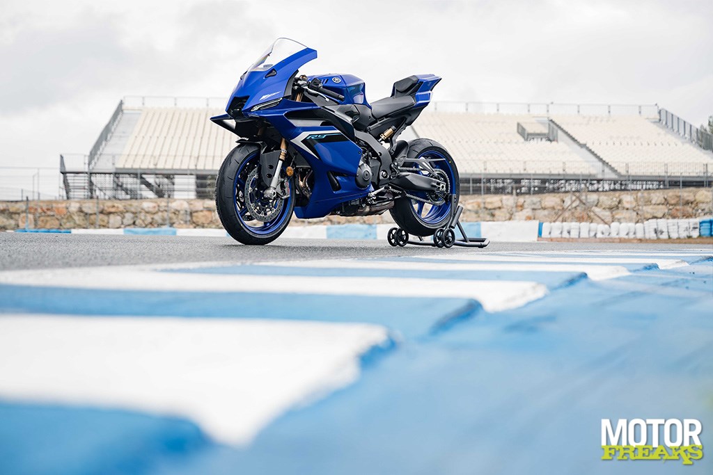 yamaha_my25_yzf-r9_03