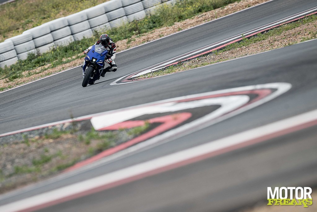 yamaha_my25_yzf-r9_26