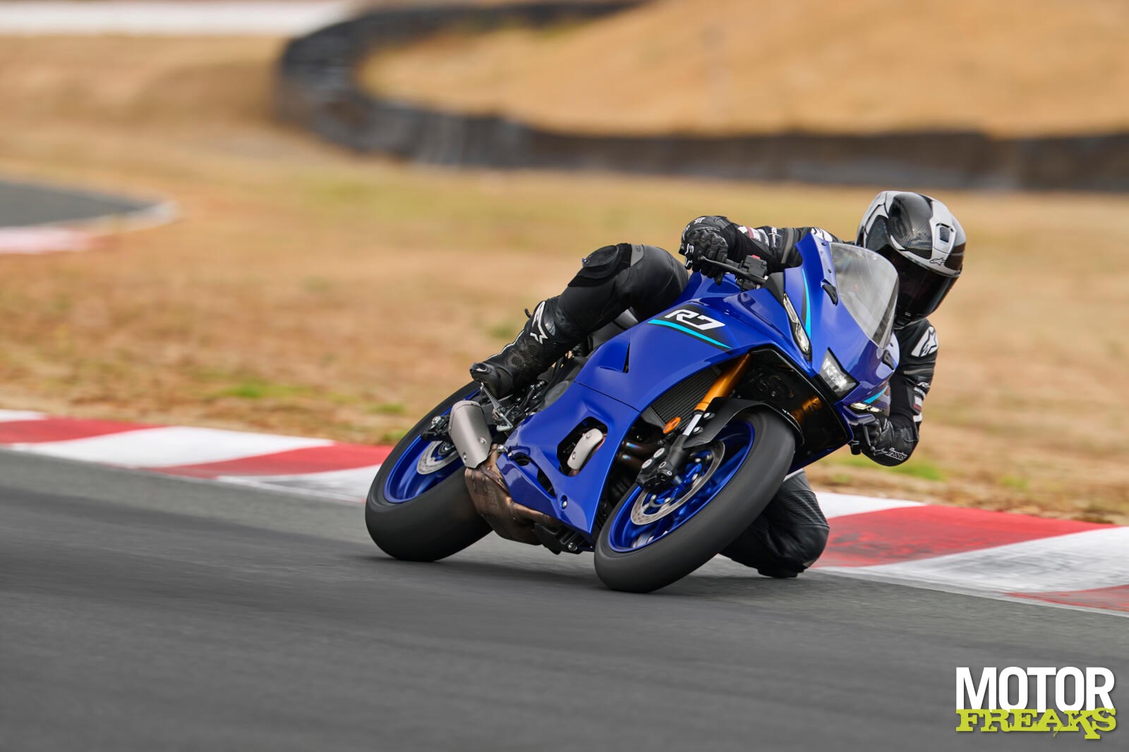 yamaha_my26_yzf-r7_10-3