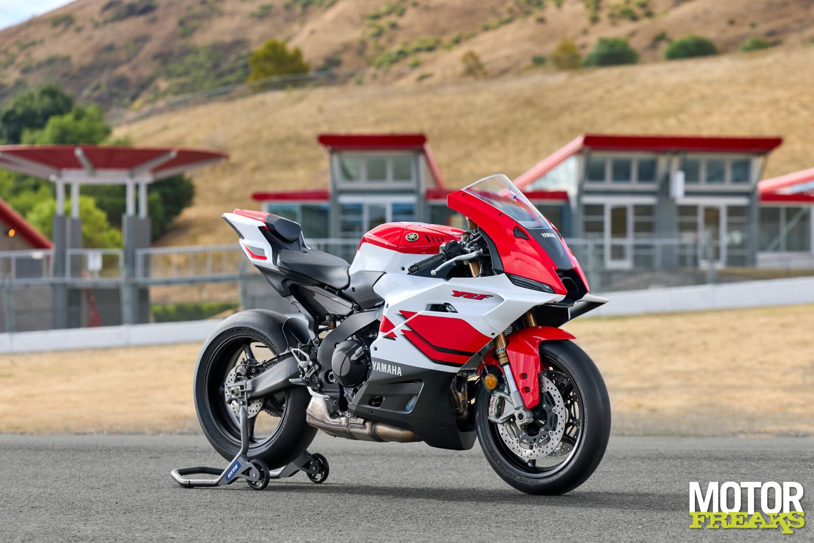 yamaha_my26_yzf-r9_70th_1