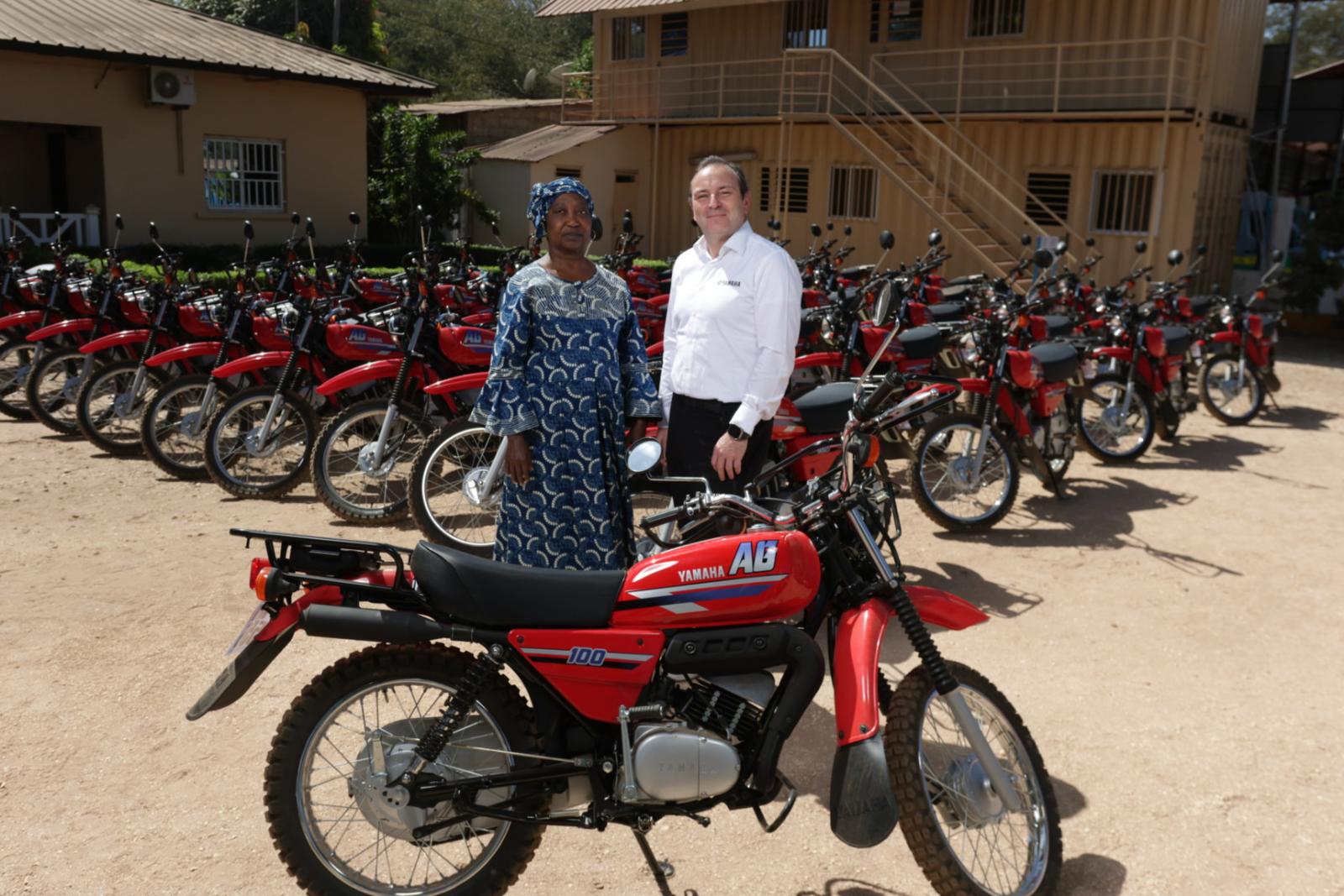 Yamaha Motor Europe CEO bezoek Riders for Health Gambia