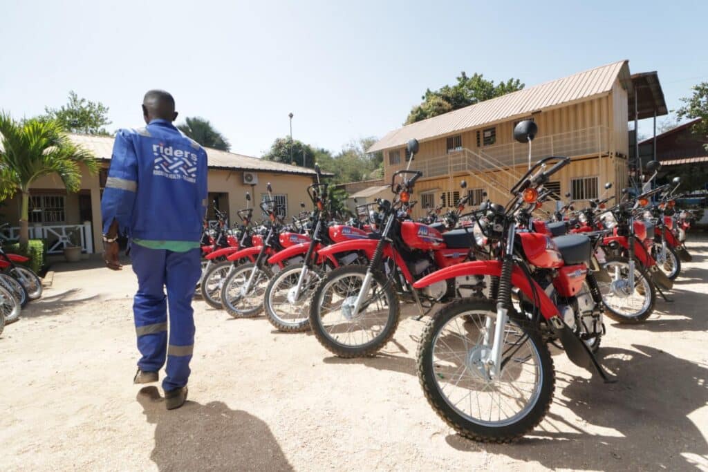 Yamaha Motor Europe CEO bezoek Riders for Health Gambia