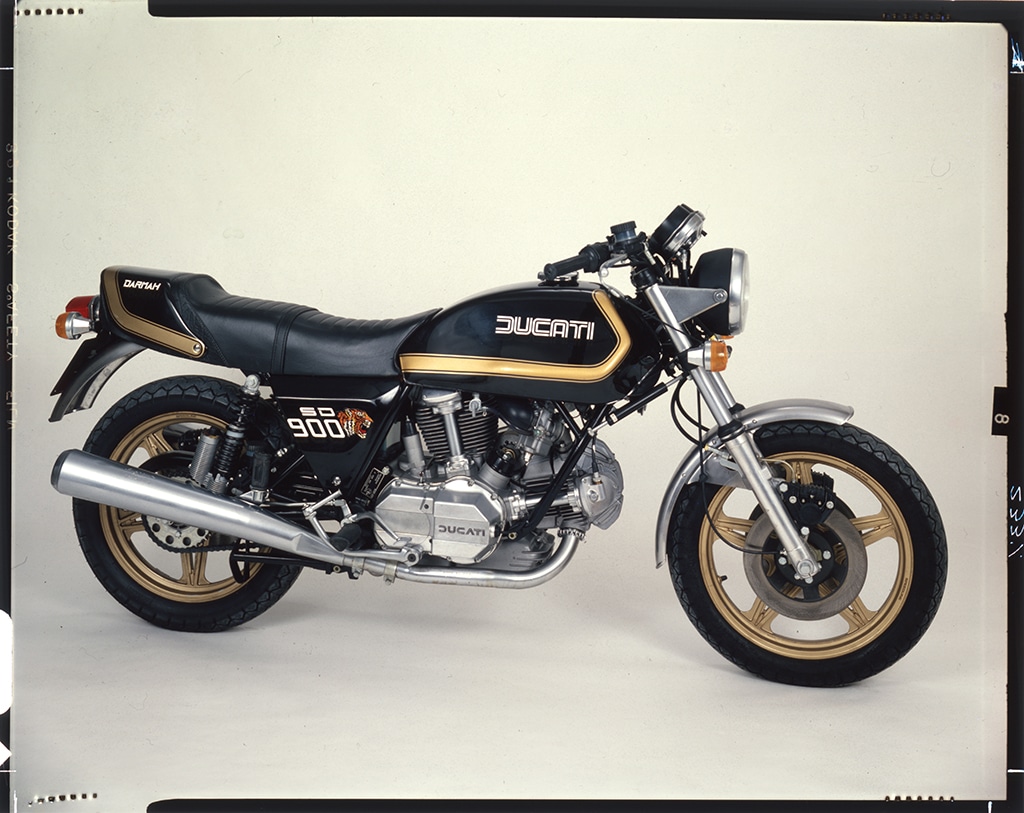 Ducati 900 Sport Desmo Darmah