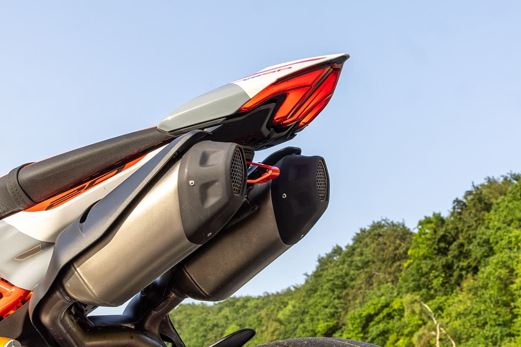 Ducati 2026 Hypermotard V2 SP