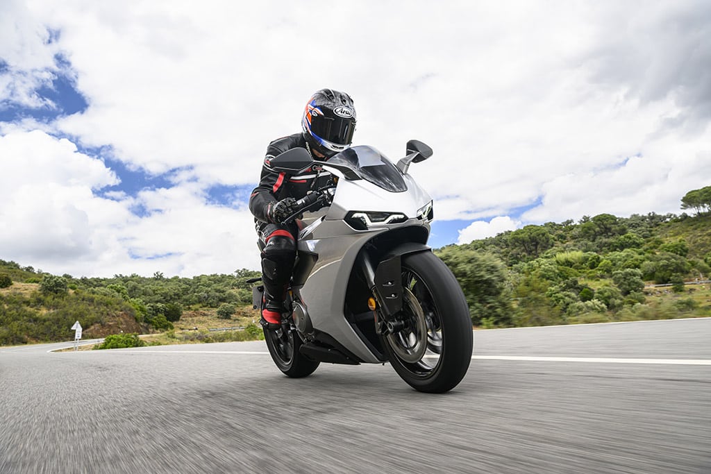 Norton 2026 Manx R