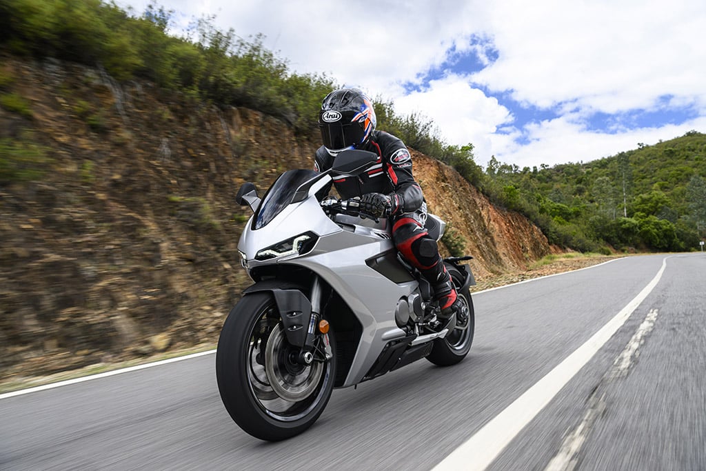 Norton 2026 Manx R