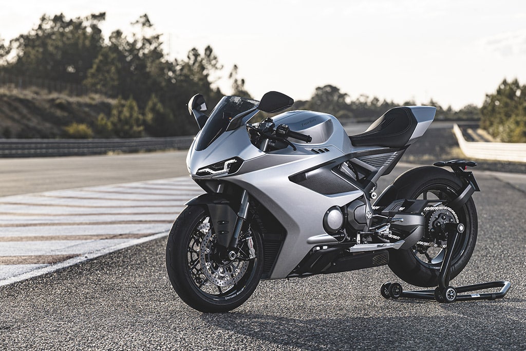 Norton 2026 Manx R